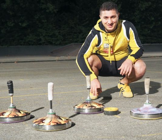 Wie Integration funktionieren kann, erzählt die Geschichte von Mohamed Al Hashoum. Bis zu seinem 22. Geburtstag führte Mohamed Al Hashoum ein ganz normales Leben. Aus einer gut situierten Familie stammend, hatte er an der Uni seiner Heimatstadt Aleppo sein Mathematik-Studium abgeschlossen. Er verdiente als Lehrer gutes Geld und die Zukunft für ihn und seine Frau schien vielversprechend.