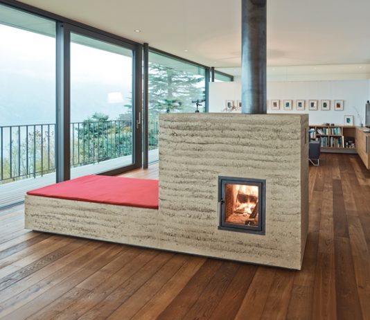 Wärme-Kunst Martin Rauch aus Schlins befasst sich seit 30 Jahren mit dem Baustoff Lehm und ist in diesem Metier längst international anerkannter Fachmann. Bertram und Harald Müller führen in Ludesch den traditionsreichen Betrieb Ofenbau Müller. Gemeinsam machen die beiden Walgauer Unternehmer weit über die Landesgrenzen hinaus mit dem „Lehmo” Furore.