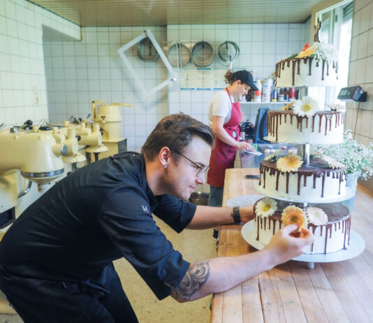 Meisterhaft mit Zuckerguss und Schokolade