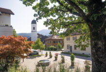 Dorfrundgang ins Bunte