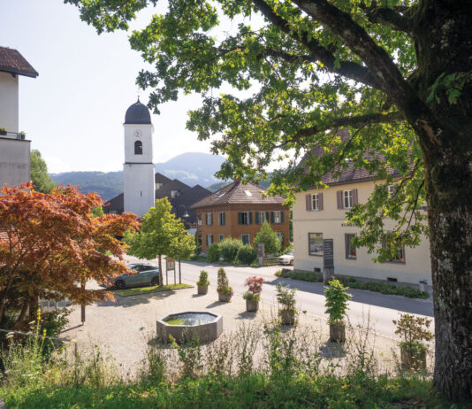 Dorfrundgang ins Bunte