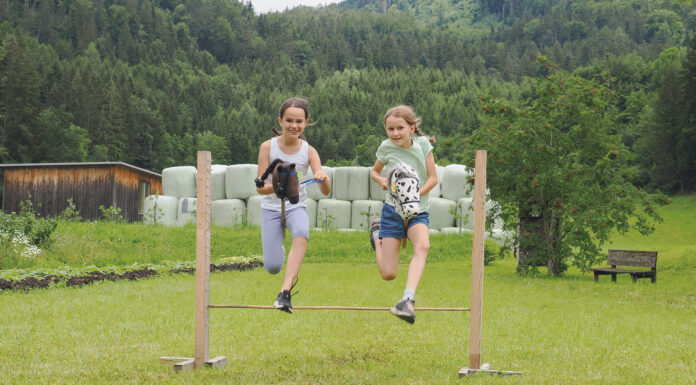 Reitturnier mit Steckenpferd