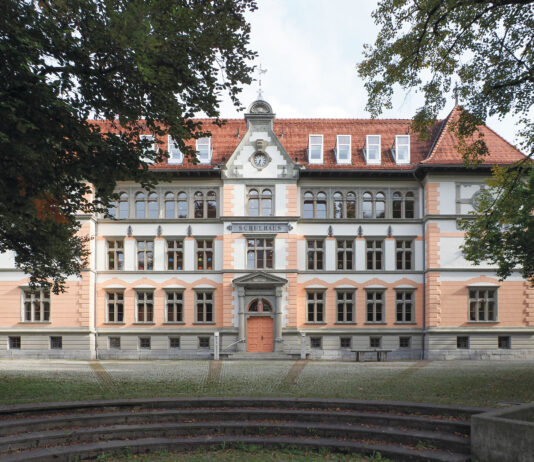 Schule im Park feierlich eröffnet